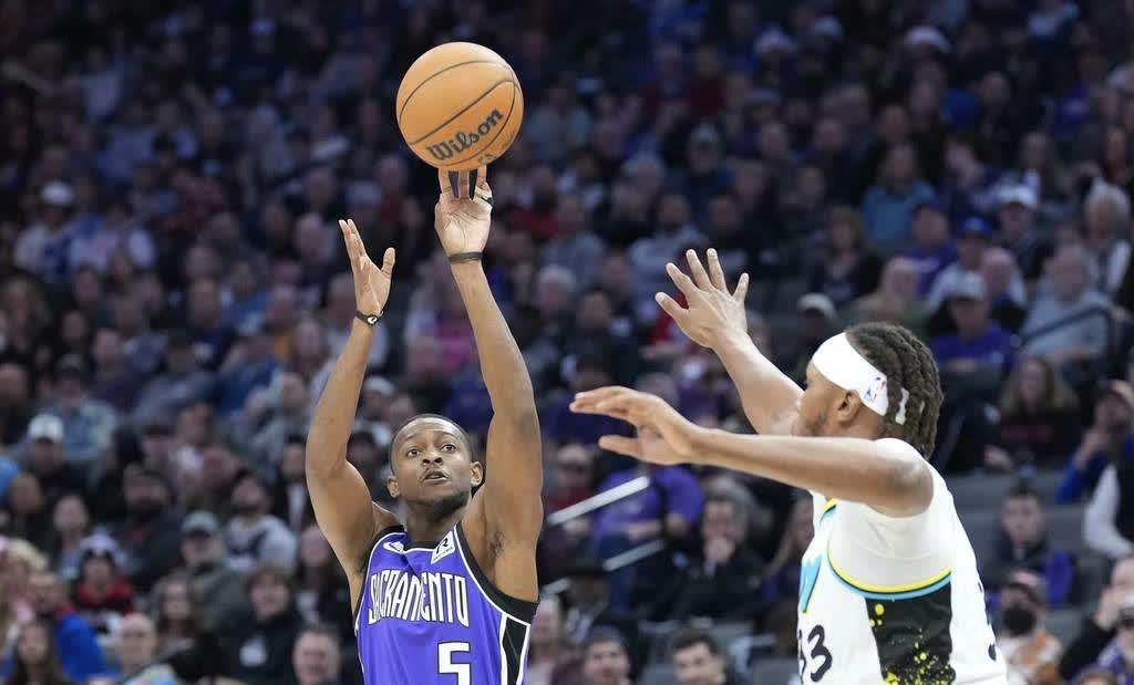 包含西亚卡姆三巨头联手，唐斯得分突破，爵士冲击季后赛！的词条