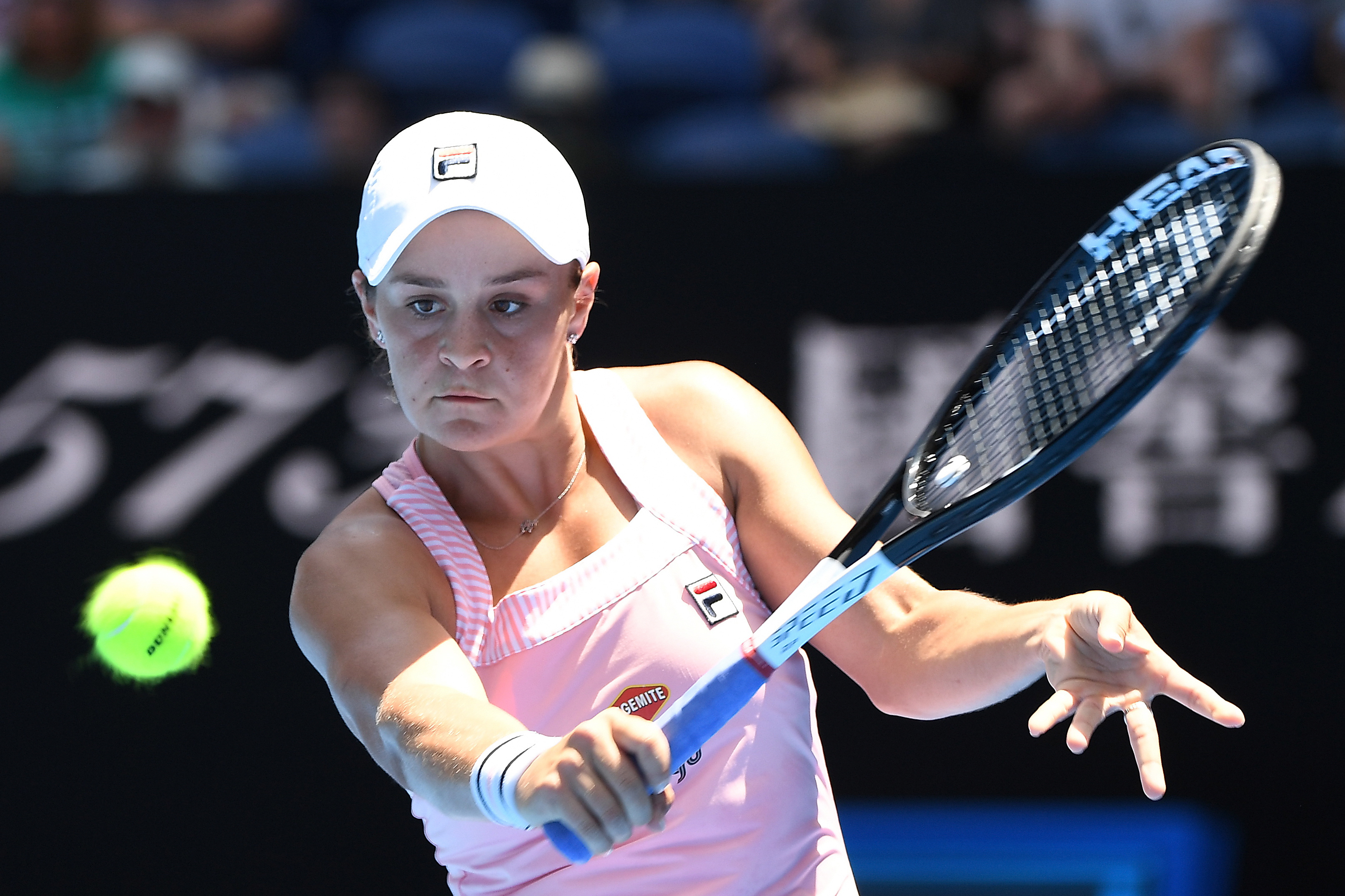  败北引发热议！，莎拉波娃在澳大利亚队比赛中表现优异全场沸腾不已